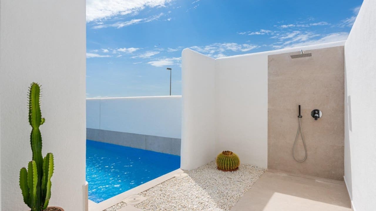 3 bedroom Villa for sale in Los Alcazares with pool - € 499,900 (Ref: 8515437)