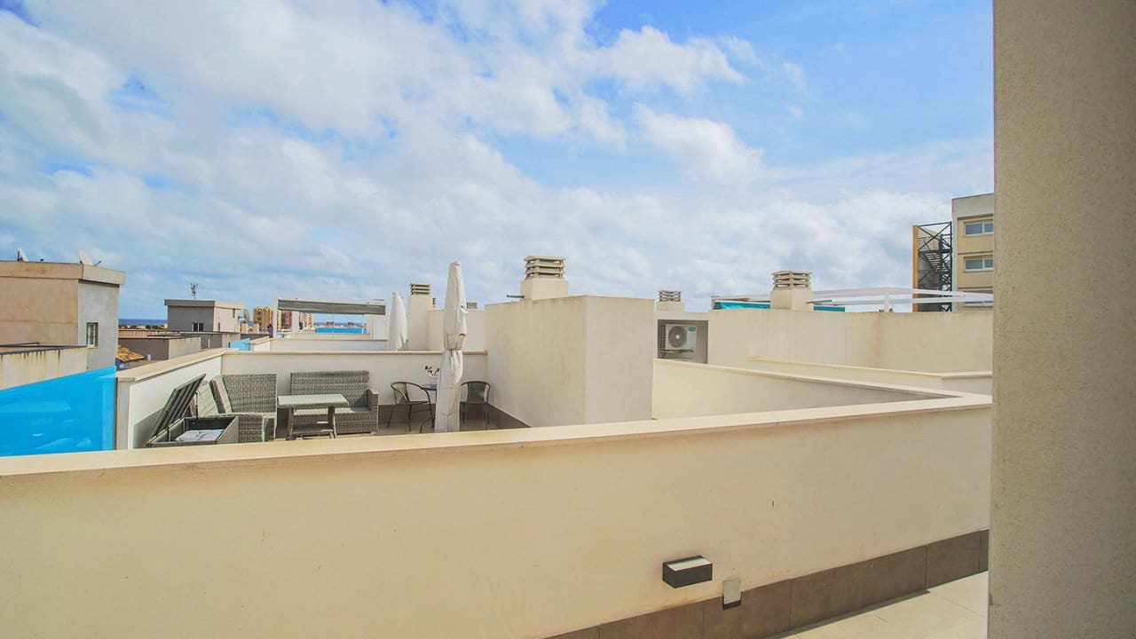 2 makuuhuone Huoneisto myytävänä paikassa Torrevieja mukana uima-altaan - 165 000 € (Ref: 8518691)