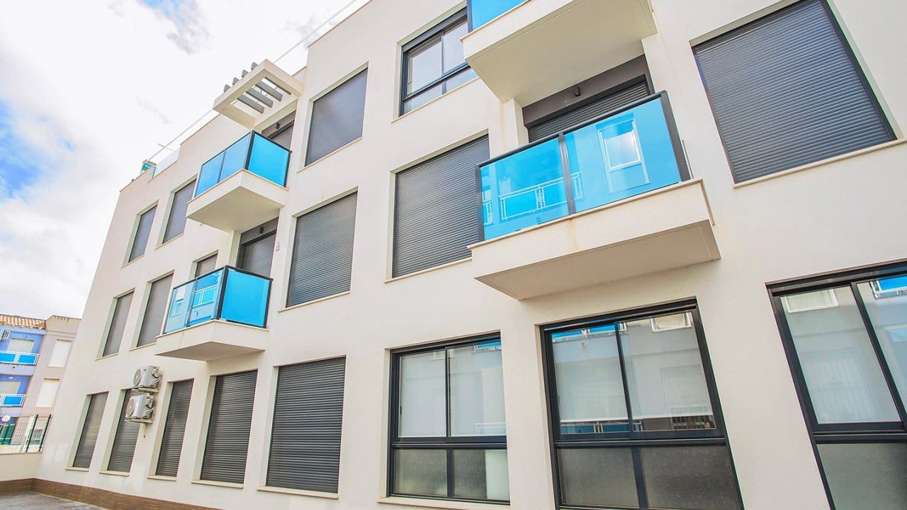 2 makuuhuone Huoneisto myytävänä paikassa Torrevieja mukana uima-altaan - 165 000 € (Ref: 8518691)