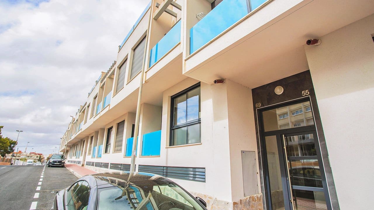 2 makuuhuone Huoneisto myytävänä paikassa Torrevieja mukana uima-altaan - 165 000 € (Ref: 8518691)