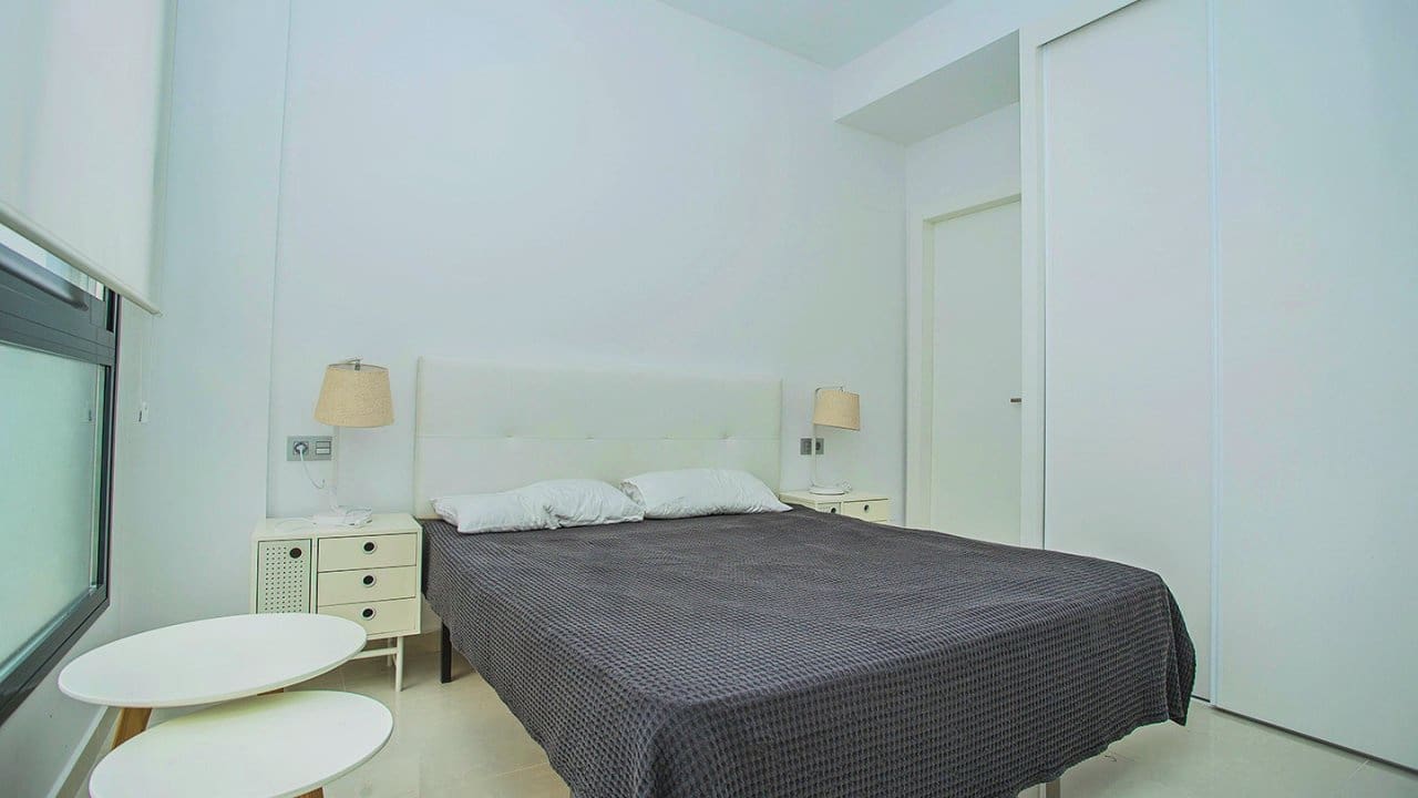 2 makuuhuone Huoneisto myytävänä paikassa Torrevieja mukana uima-altaan - 165 000 € (Ref: 8518691)