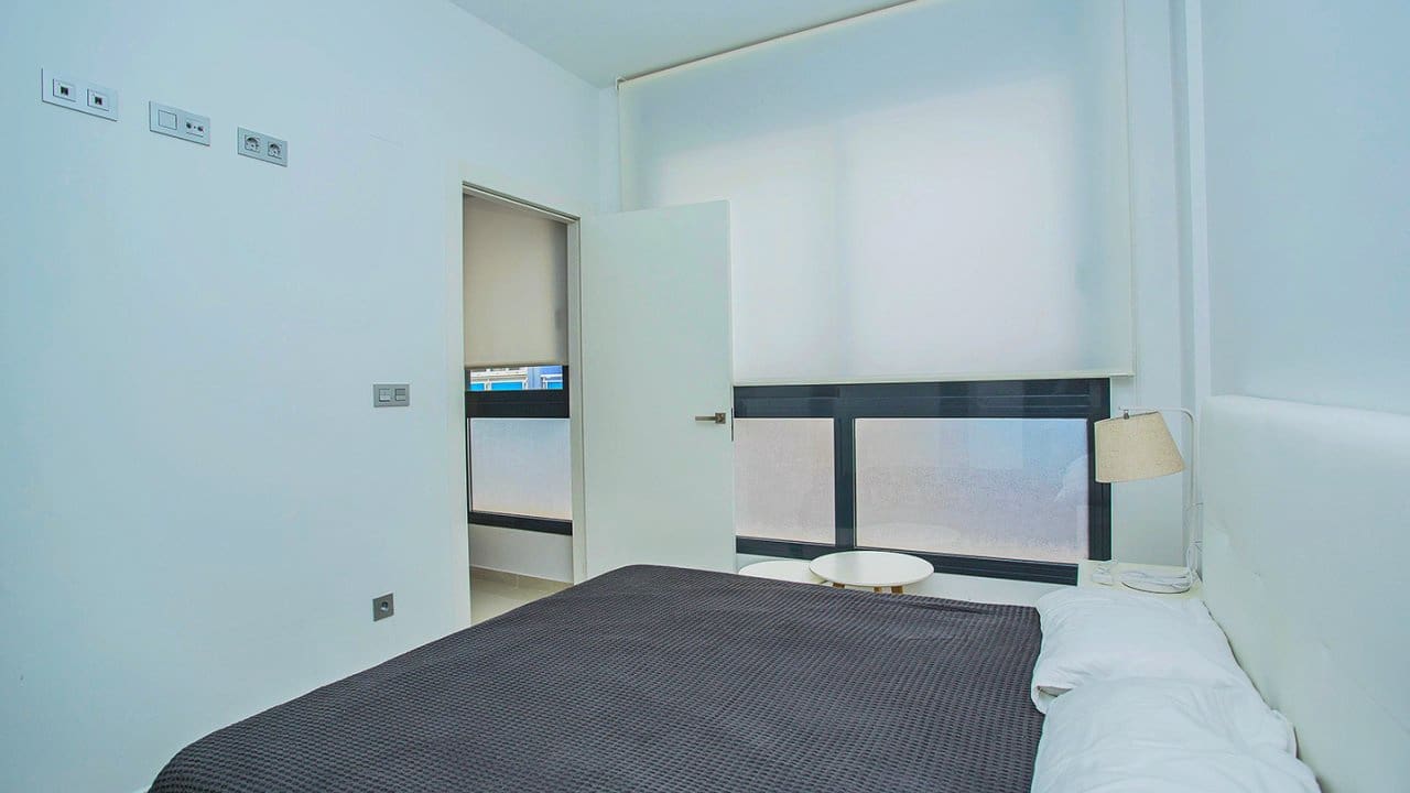 2 makuuhuone Huoneisto myytävänä paikassa Torrevieja mukana uima-altaan - 165 000 € (Ref: 8518691)