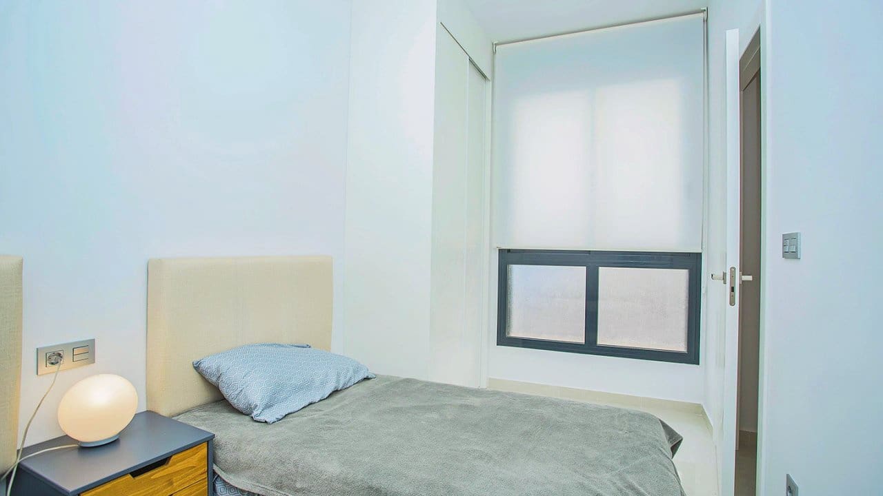 2 makuuhuone Huoneisto myytävänä paikassa Torrevieja mukana uima-altaan - 165 000 € (Ref: 8518691)