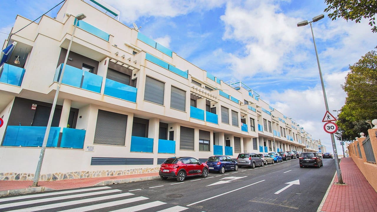 2 makuuhuone Huoneisto myytävänä paikassa Torrevieja mukana uima-altaan - 165 000 € (Ref: 8518691)