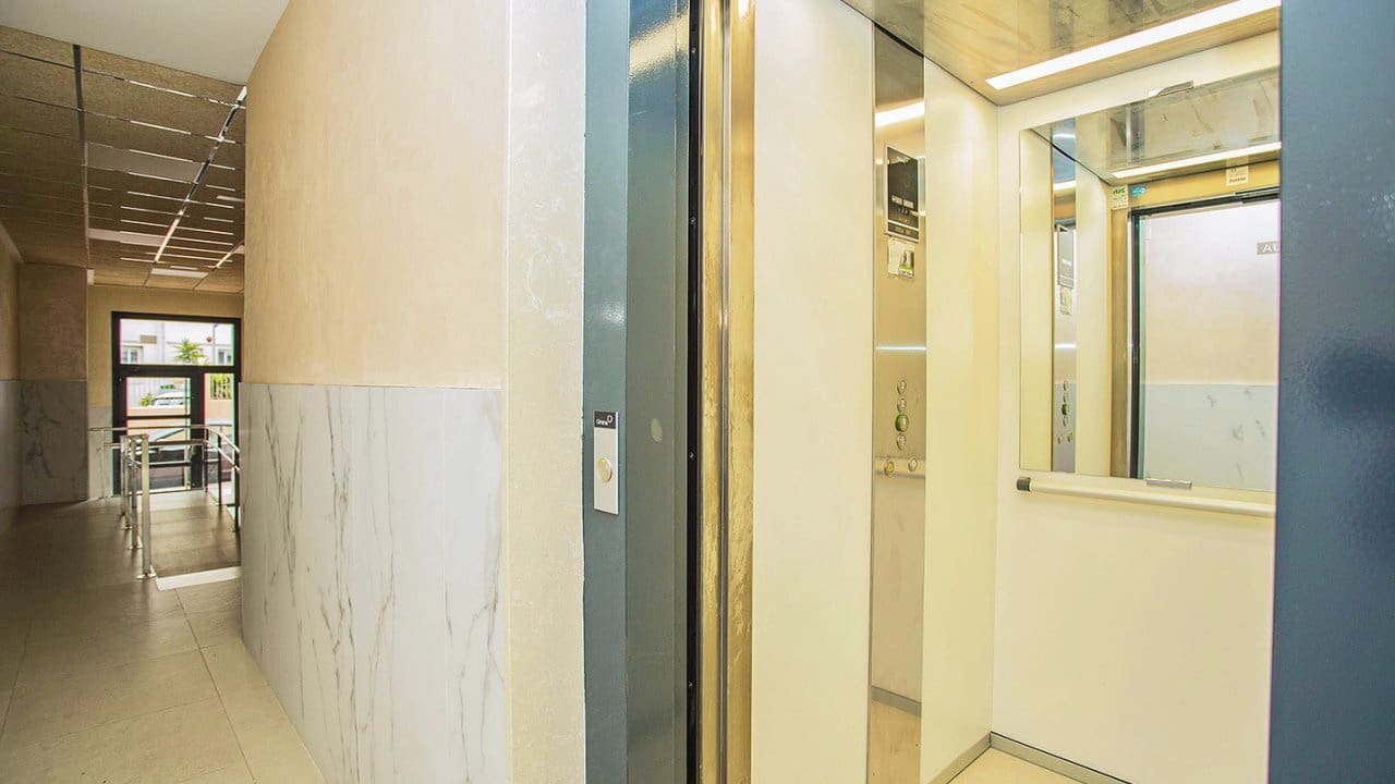 2 makuuhuone Huoneisto myytävänä paikassa Torrevieja mukana uima-altaan - 165 000 € (Ref: 8518691)