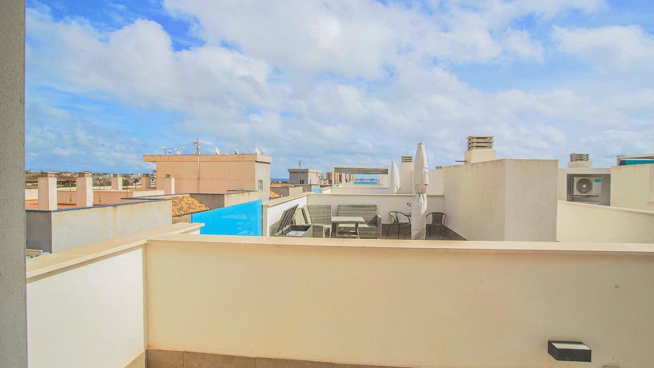 2 makuuhuone Huoneisto myytävänä paikassa Torrevieja mukana uima-altaan - 165 000 € (Ref: 8518691)