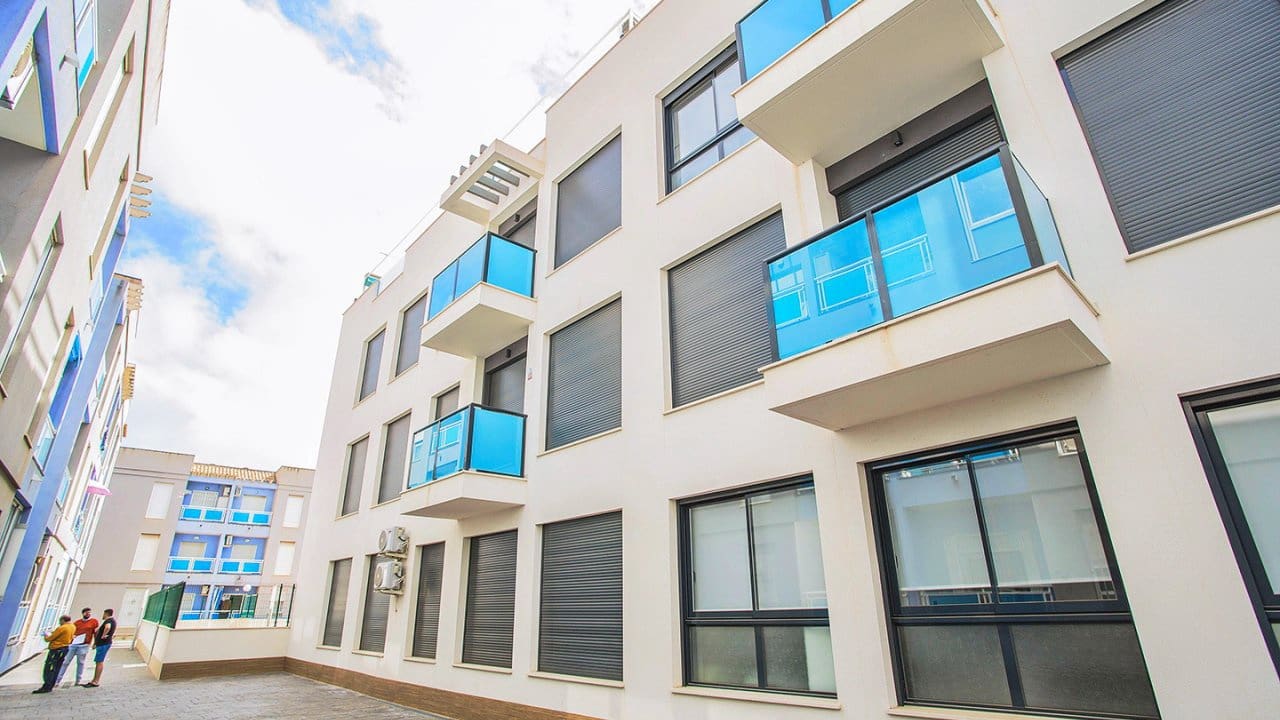 2 makuuhuone Huoneisto myytävänä paikassa Torrevieja mukana uima-altaan - 165 000 € (Ref: 8518691)