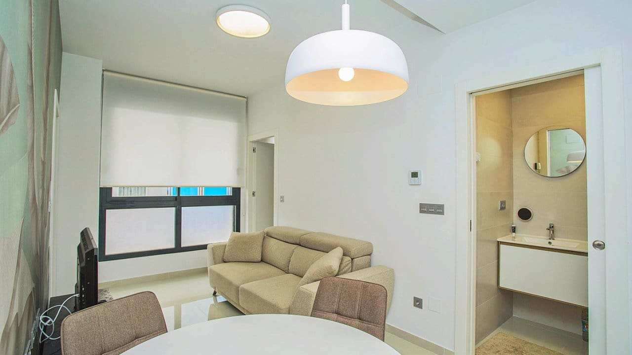 2 makuuhuone Huoneisto myytävänä paikassa Torrevieja mukana uima-altaan - 165 000 € (Ref: 8518691)