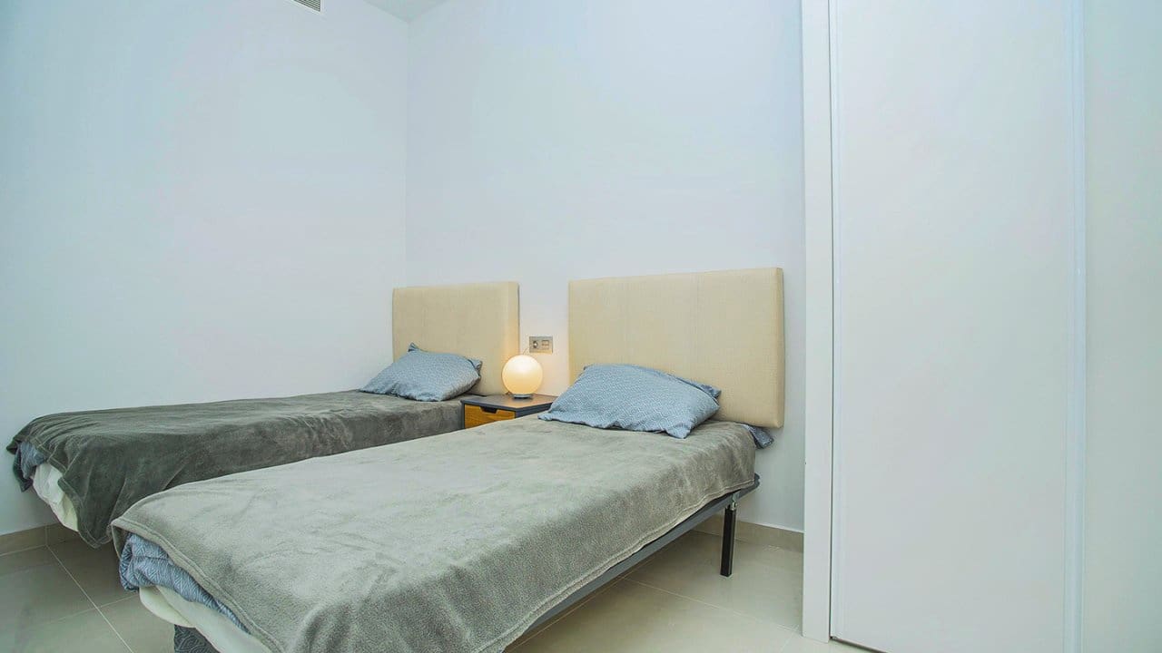 2 makuuhuone Huoneisto myytävänä paikassa Torrevieja mukana uima-altaan - 165 000 € (Ref: 8518691)