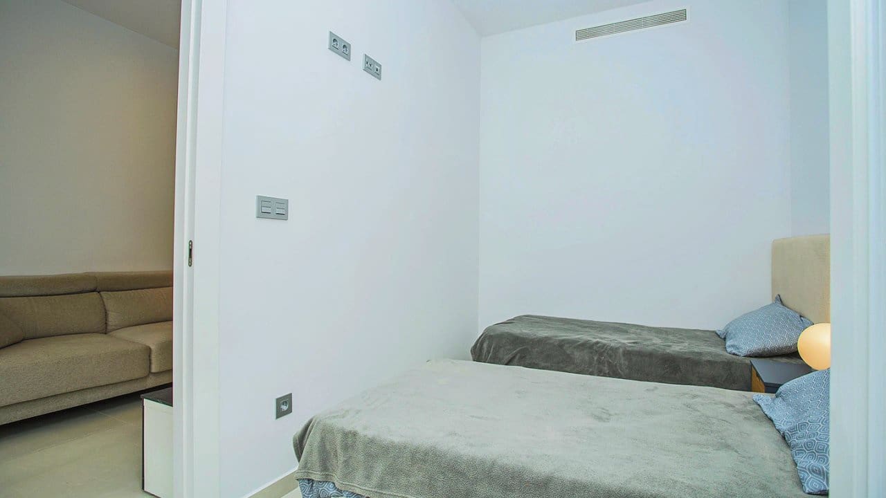 2 makuuhuone Huoneisto myytävänä paikassa Torrevieja mukana uima-altaan - 165 000 € (Ref: 8518691)