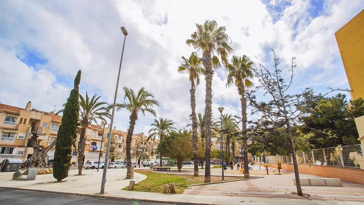 2 makuuhuone Huoneisto myytävänä paikassa Torrevieja mukana uima-altaan - 165 000 € (Ref: 8518691)