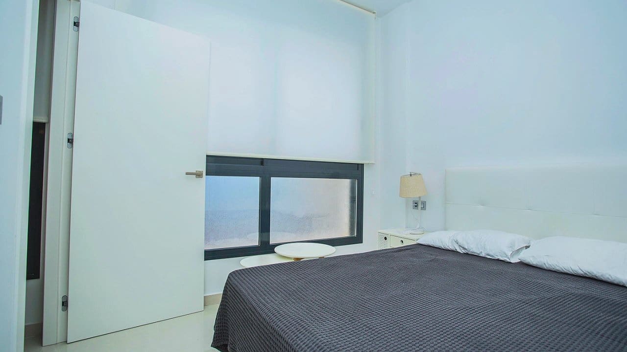 2 makuuhuone Huoneisto myytävänä paikassa Torrevieja mukana uima-altaan - 165 000 € (Ref: 8518691)