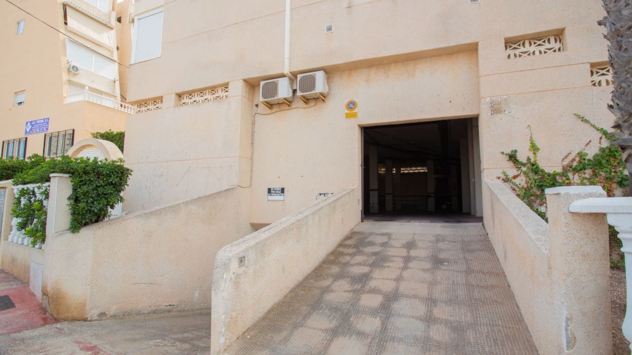 Garage til salg i Torrevieja - € 10.000 (Ref: 8535935)