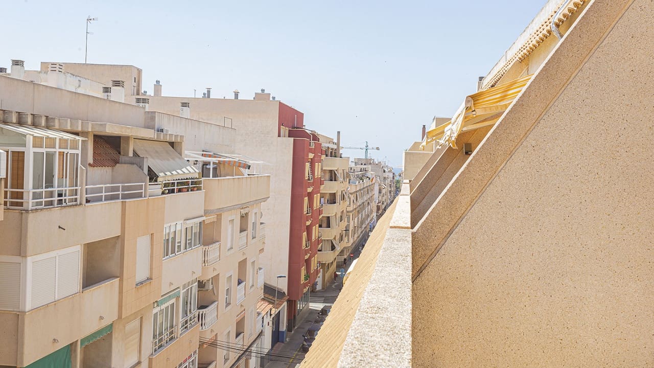 2 soveværelse Lejlighed til salg i Torrevieja med swimmingpool - € 136.500 (Ref: 8549853)