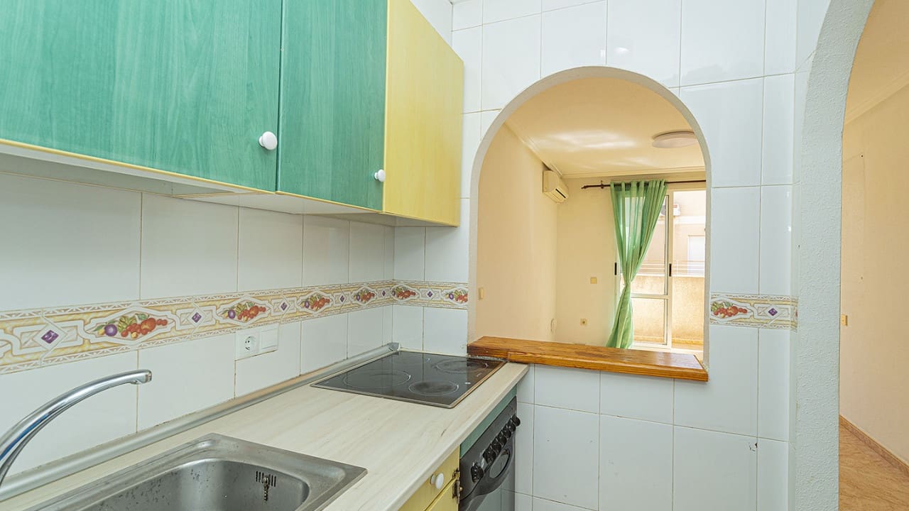 2 soveværelse Lejlighed til salg i Torrevieja med swimmingpool - € 136.500 (Ref: 8549853)