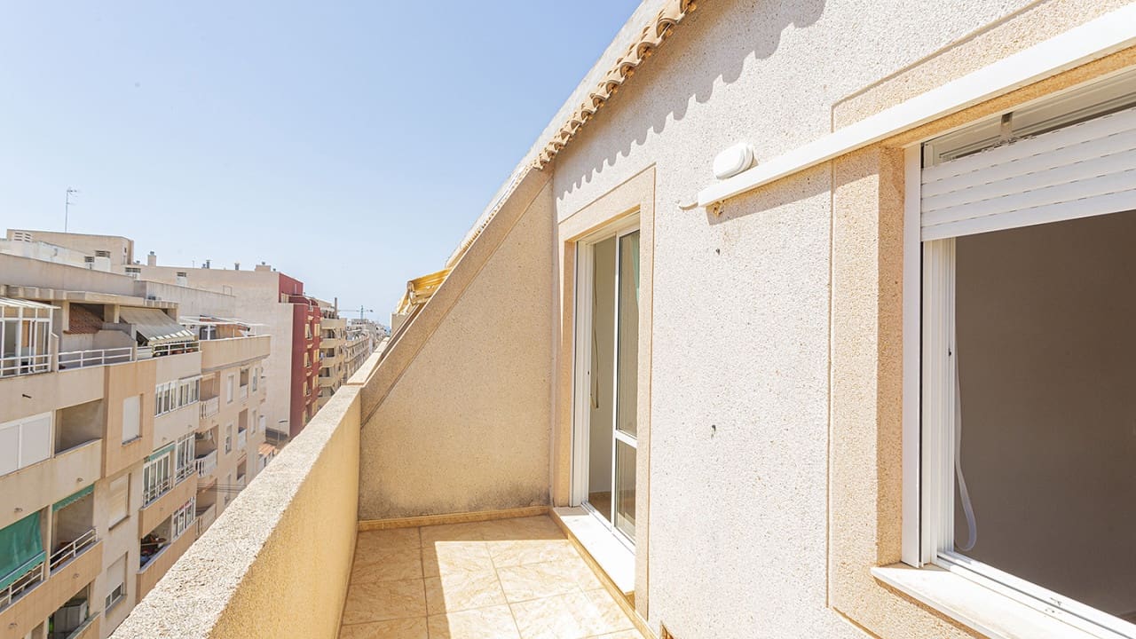 2 soveværelse Lejlighed til salg i Torrevieja med swimmingpool - € 136.500 (Ref: 8549853)