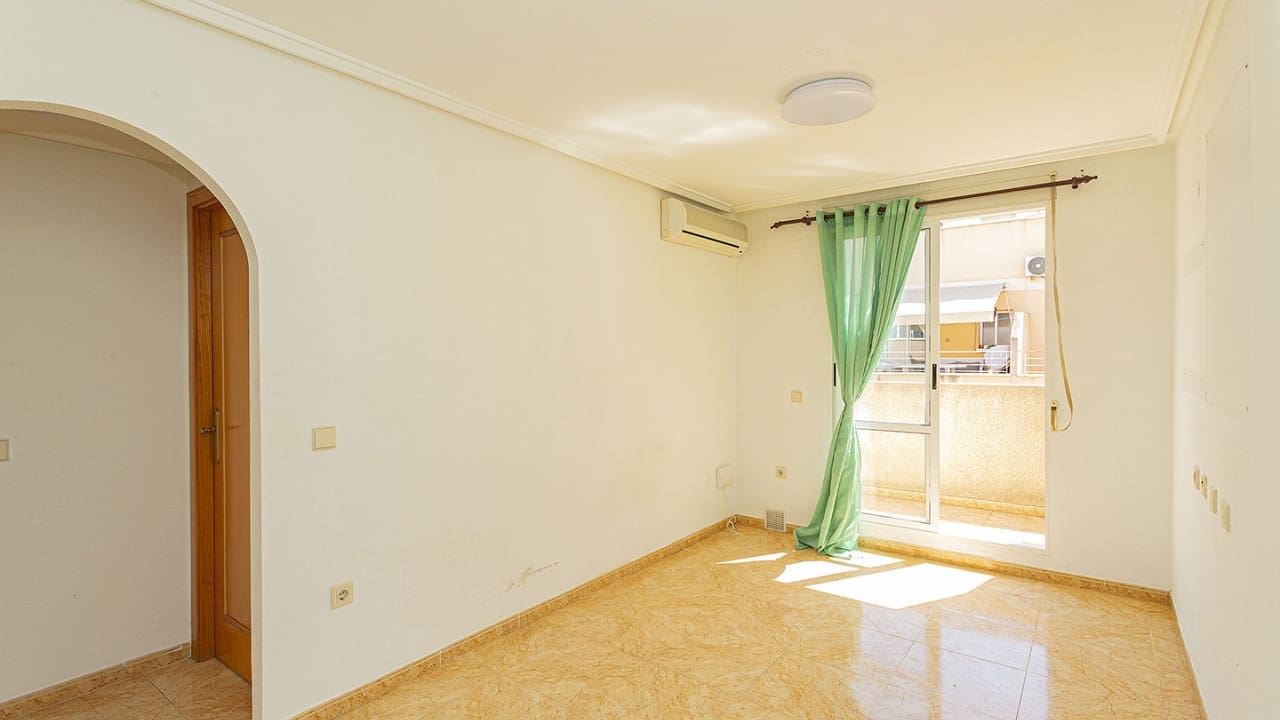 2 soveværelse Lejlighed til salg i Torrevieja med swimmingpool - € 136.500 (Ref: 8549853)