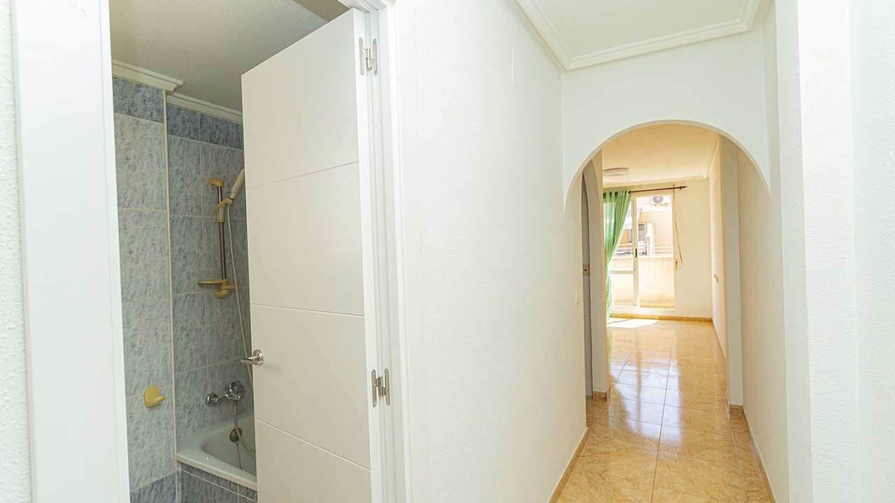 2 soveværelse Lejlighed til salg i Torrevieja med swimmingpool - € 136.500 (Ref: 8549853)