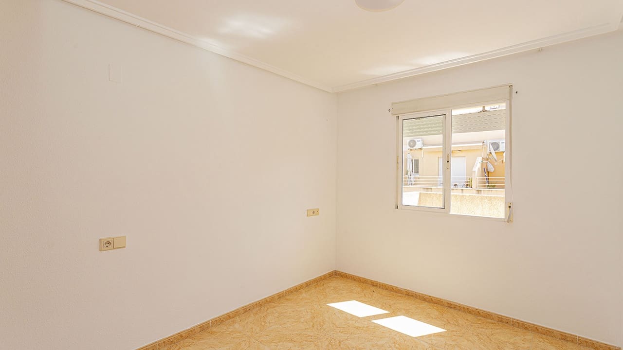 2 soveværelse Lejlighed til salg i Torrevieja med swimmingpool - € 136.500 (Ref: 8549853)