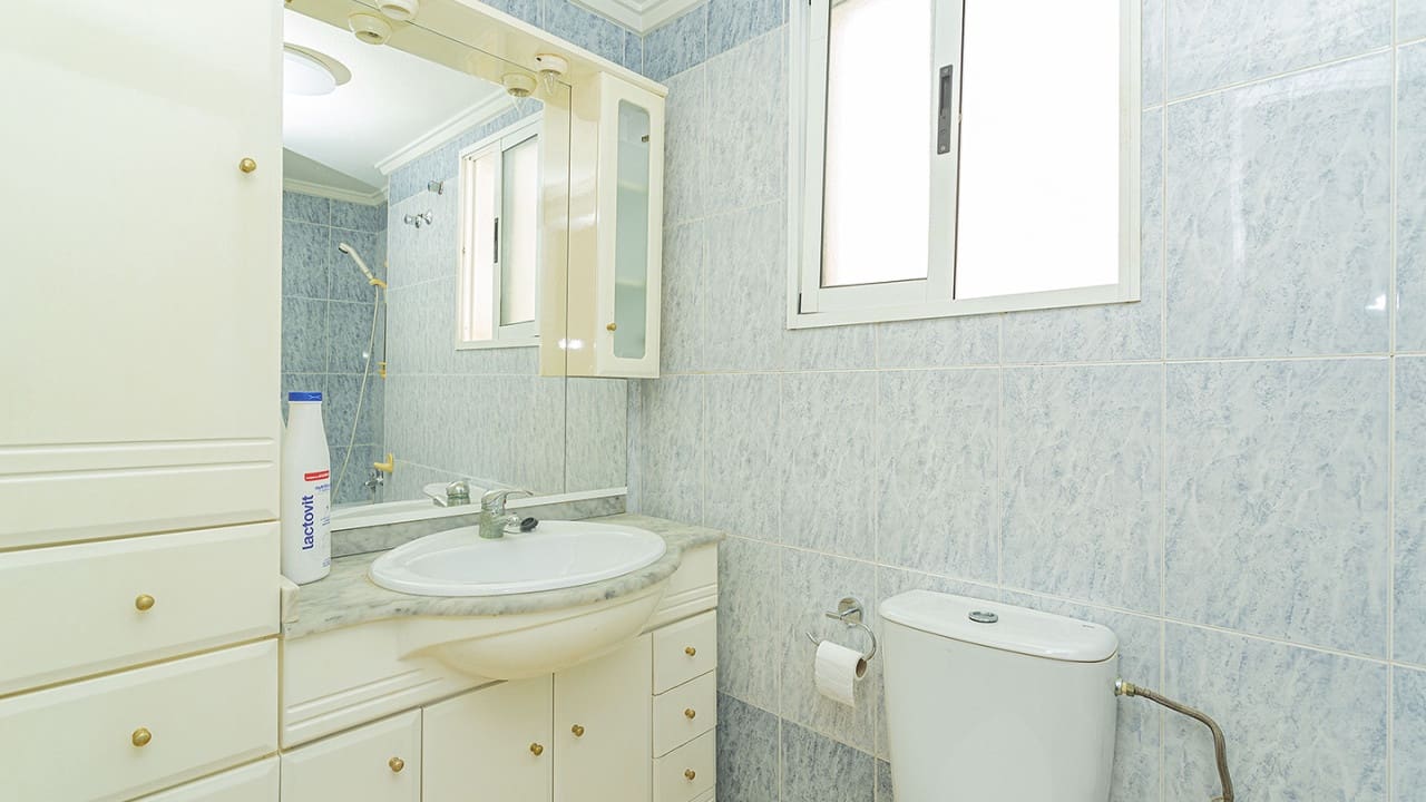 2 soveværelse Lejlighed til salg i Torrevieja med swimmingpool - € 136.500 (Ref: 8549853)