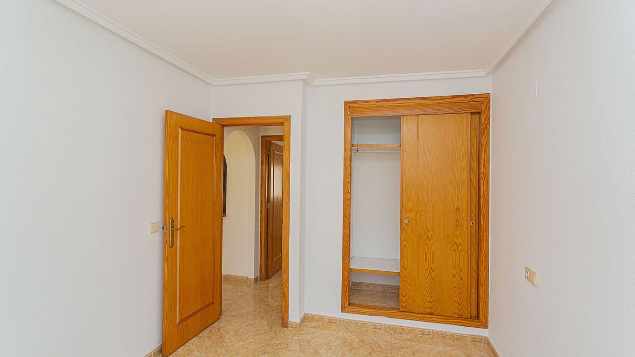 2 soveværelse Lejlighed til salg i Torrevieja med swimmingpool - € 136.500 (Ref: 8549853)