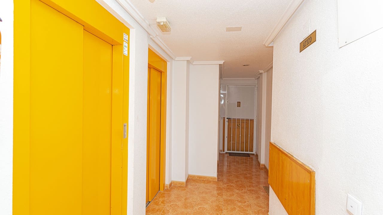 2 soveværelse Lejlighed til salg i Torrevieja med swimmingpool - € 136.500 (Ref: 8549853)