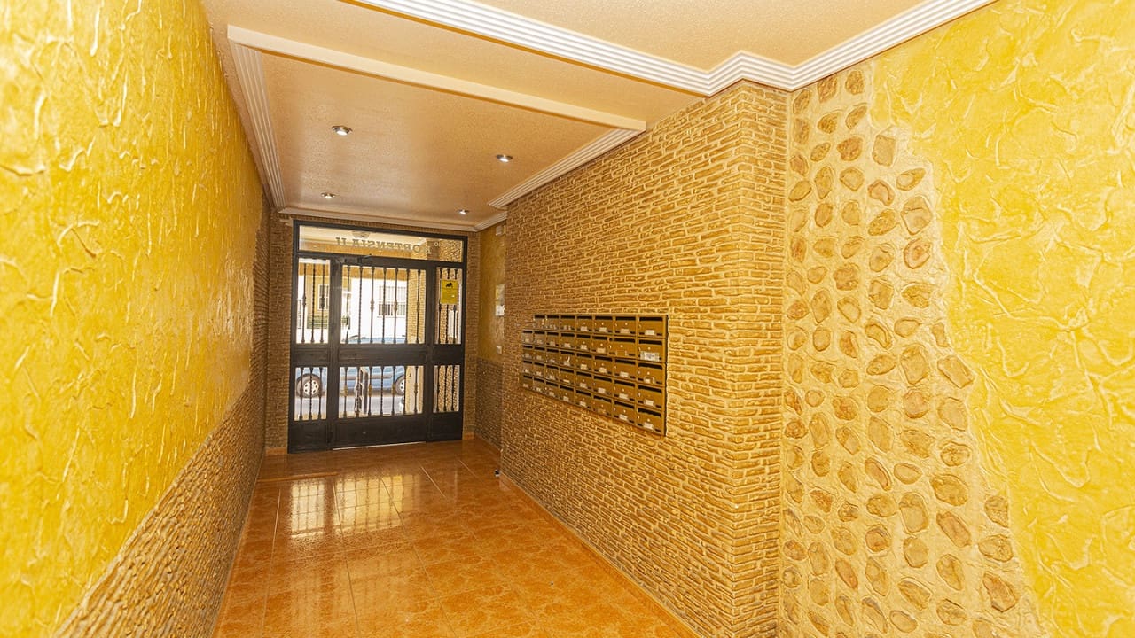 2 soveværelse Lejlighed til salg i Torrevieja med swimmingpool - € 136.500 (Ref: 8549853)