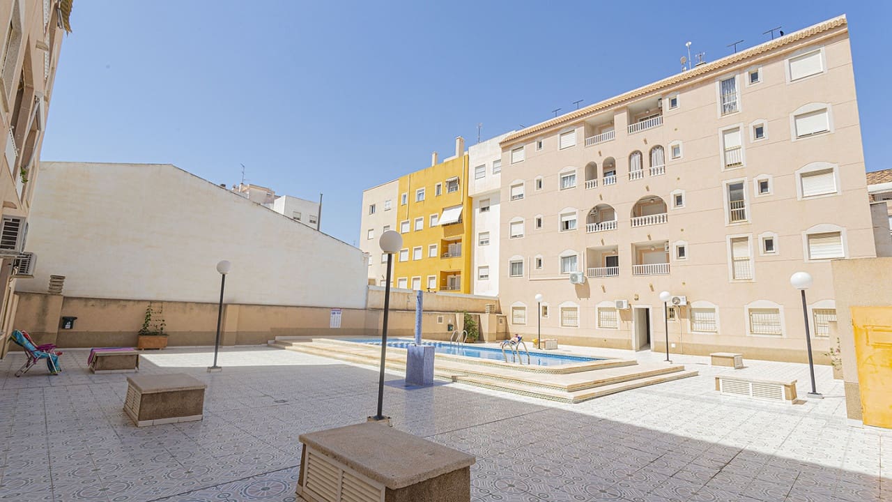 2 soveværelse Lejlighed til salg i Torrevieja med swimmingpool - € 136.500 (Ref: 8549853)