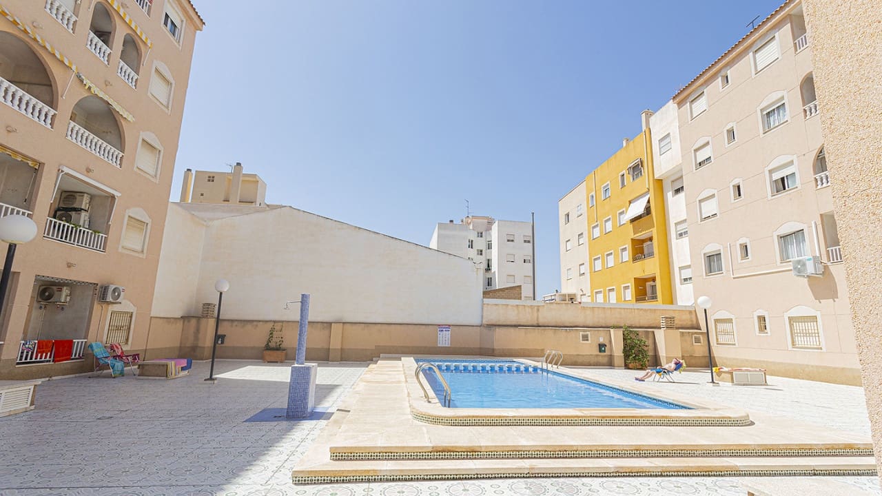 2 soveværelse Lejlighed til salg i Torrevieja med swimmingpool - € 136.500 (Ref: 8549853)