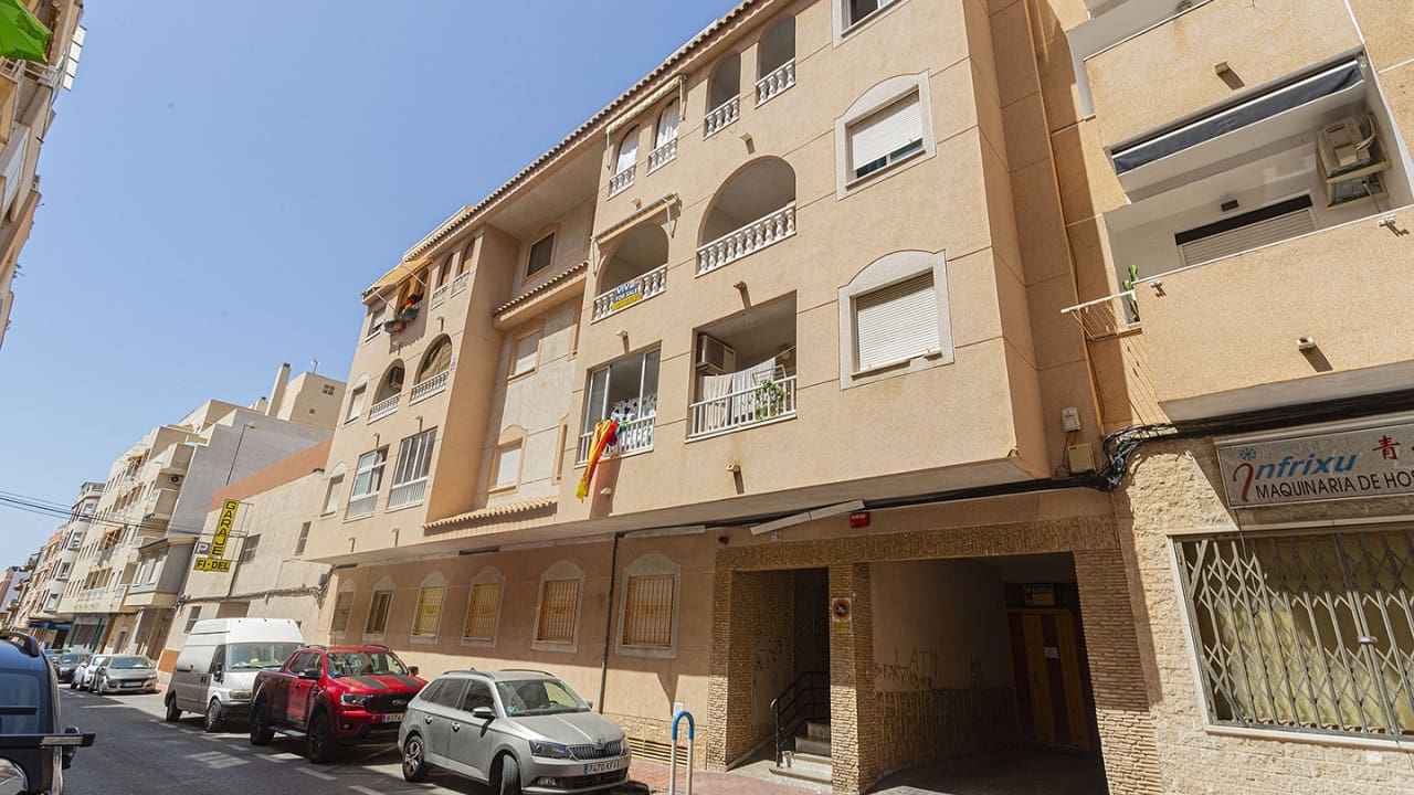 2 soveværelse Lejlighed til salg i Torrevieja med swimmingpool - € 136.500 (Ref: 8549853)