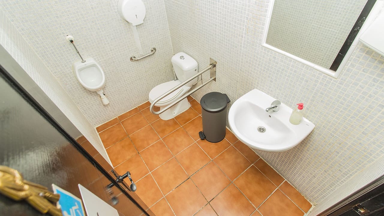 25 quarto Comercial para venda em Torrevieja - 950 000 € (Ref: 8558267)