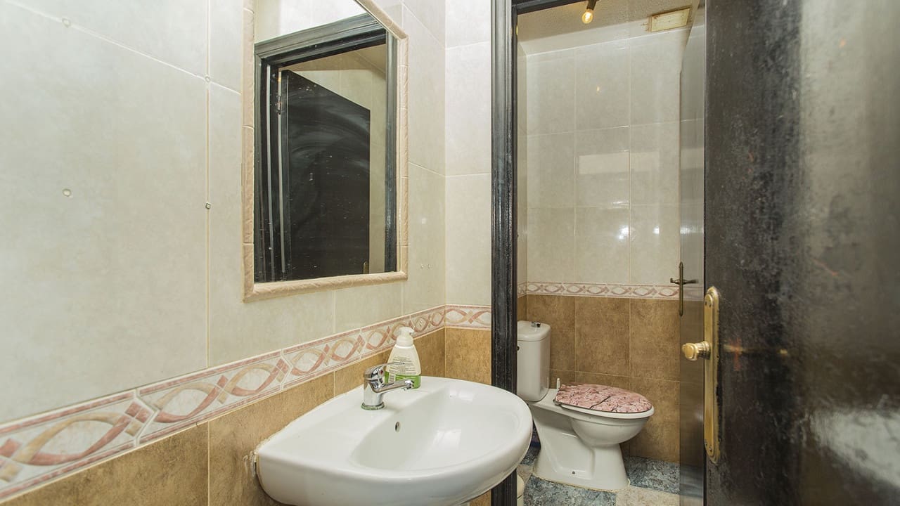 25 quarto Comercial para venda em Torrevieja - 950 000 € (Ref: 8558267)