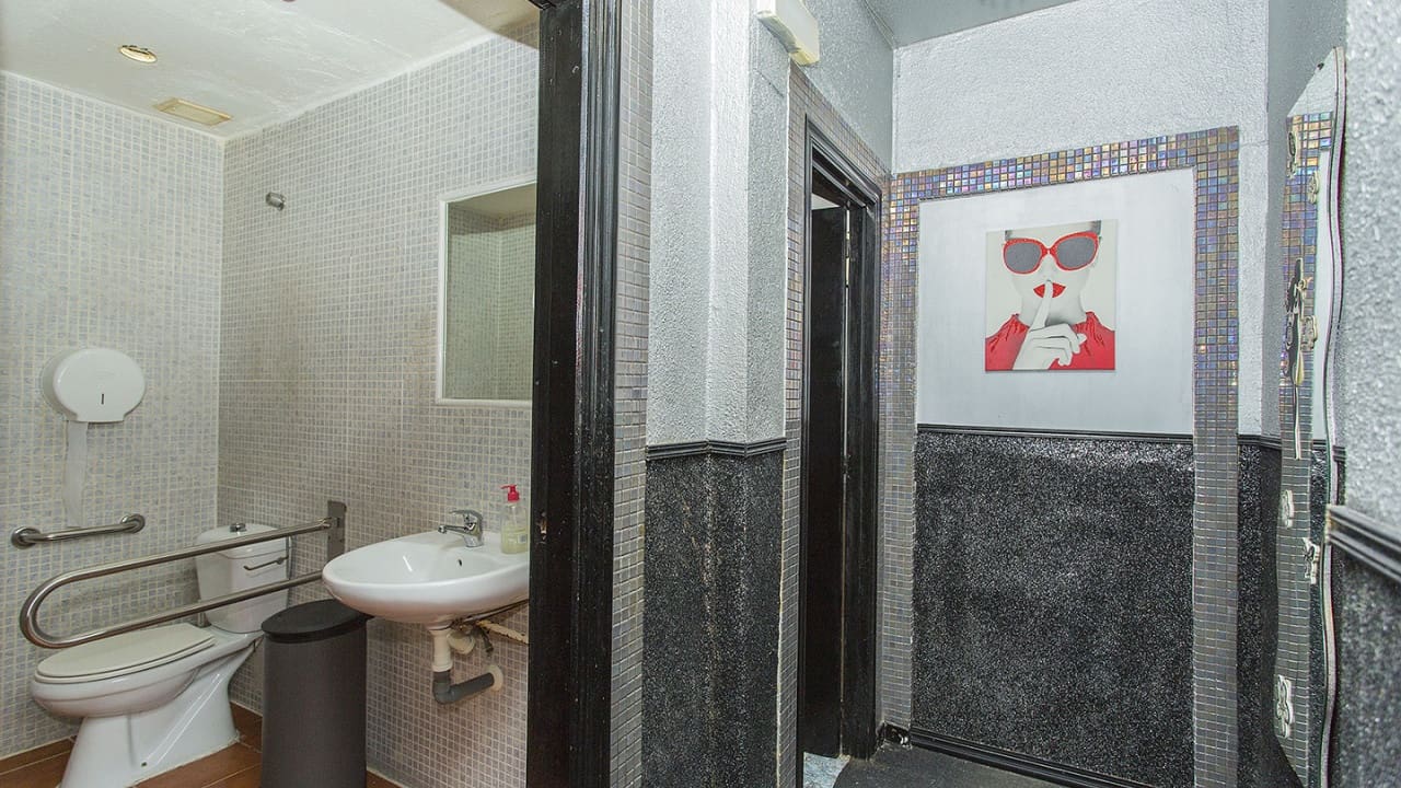 25 quarto Comercial para venda em Torrevieja - 950 000 € (Ref: 8558267)