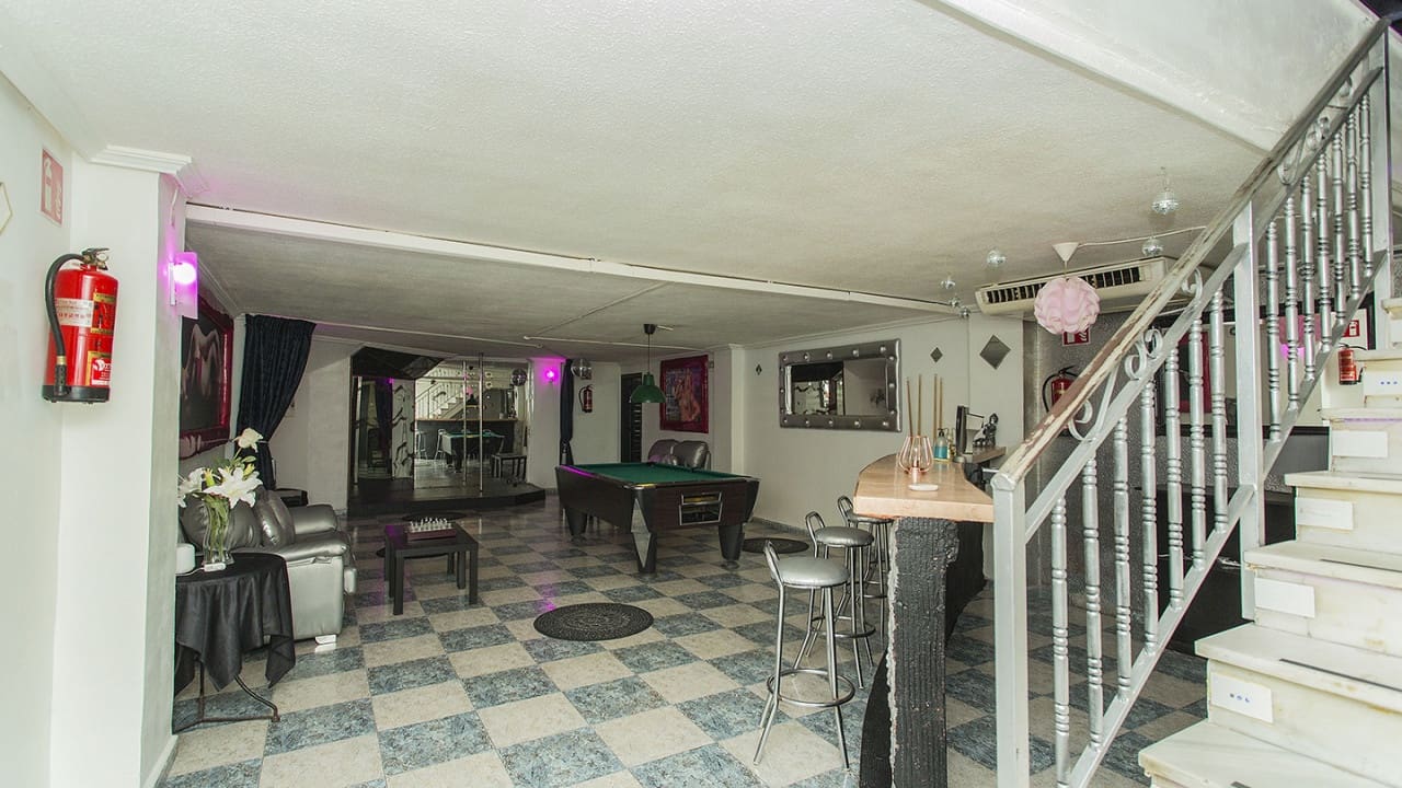 25 quarto Comercial para venda em Torrevieja - 950 000 € (Ref: 8558267)