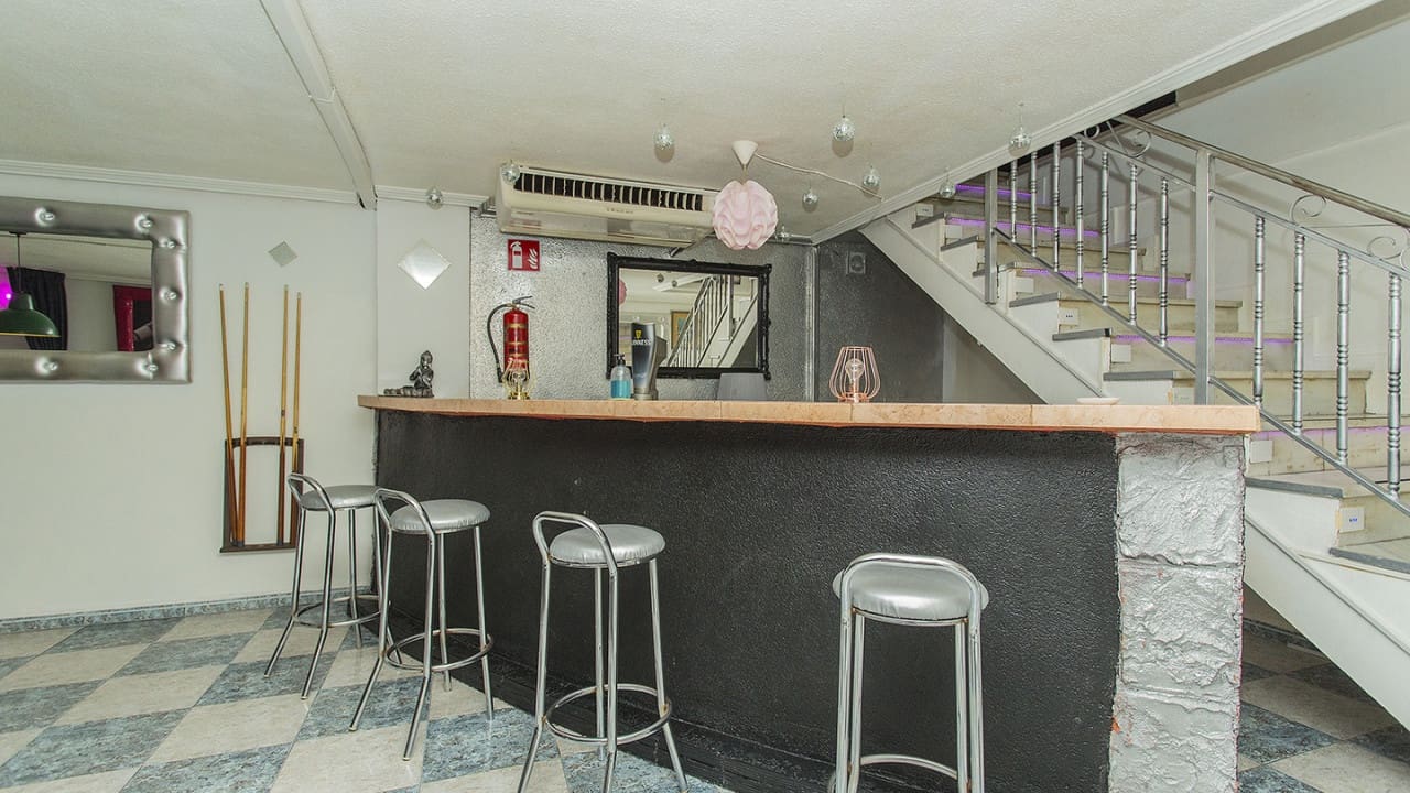 25 quarto Comercial para venda em Torrevieja - 950 000 € (Ref: 8558267)