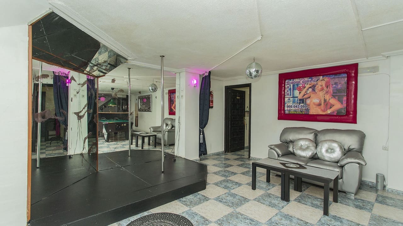 25 quarto Comercial para venda em Torrevieja - 950 000 € (Ref: 8558267)
