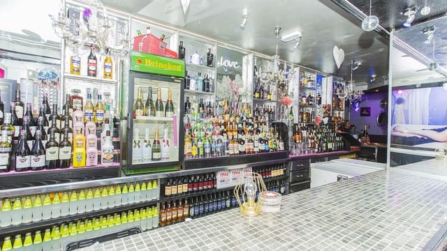Local Comercial de 25 habitaciones en Avenida Habaneras - Curva de Palangre, Torrevieja en venta - 950.000 € (Ref: 8558267)