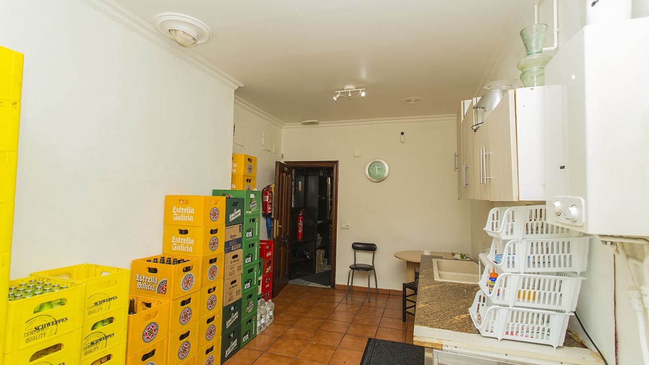 25 quarto Comercial para venda em Torrevieja - 950 000 € (Ref: 8558267)