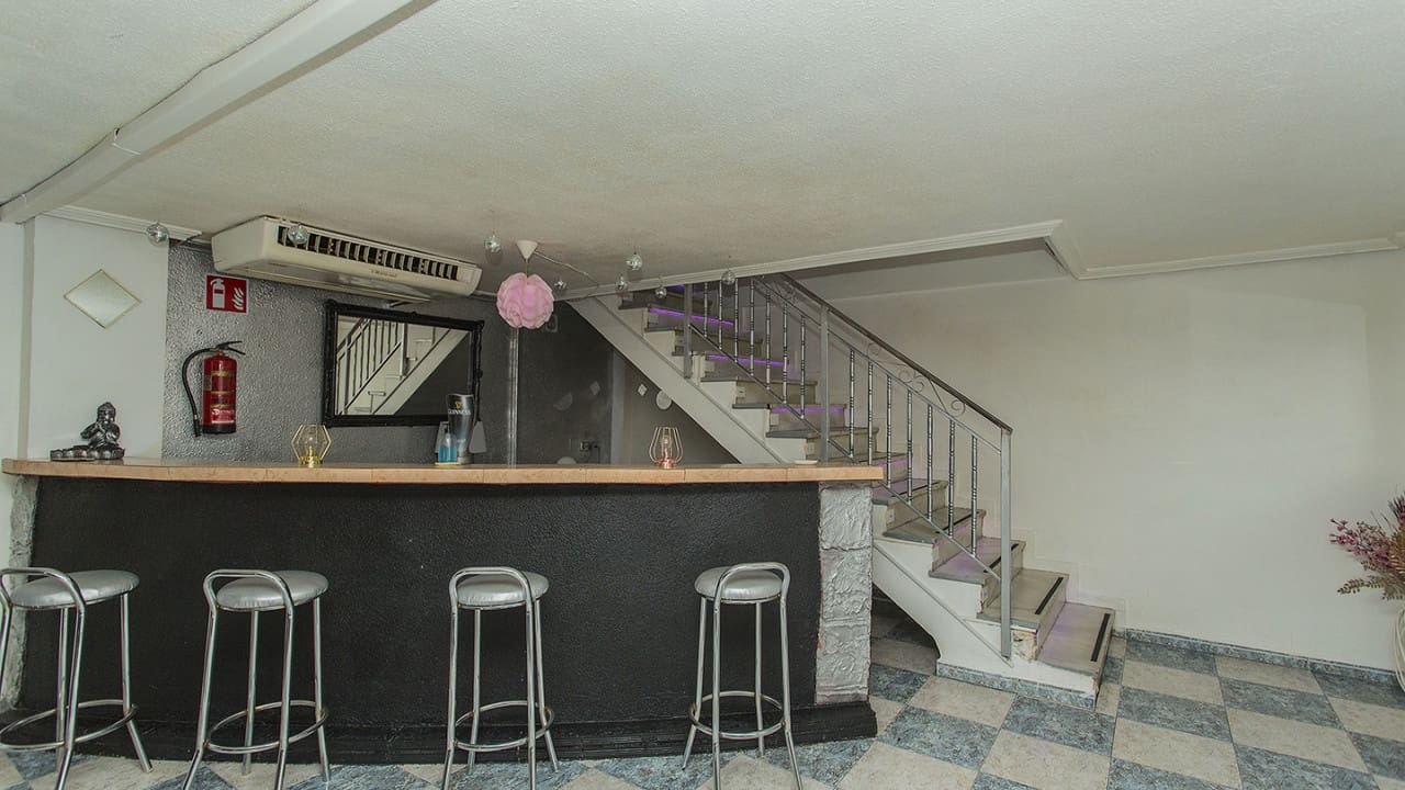 25 quarto Comercial para venda em Torrevieja - 950 000 € (Ref: 8558267)