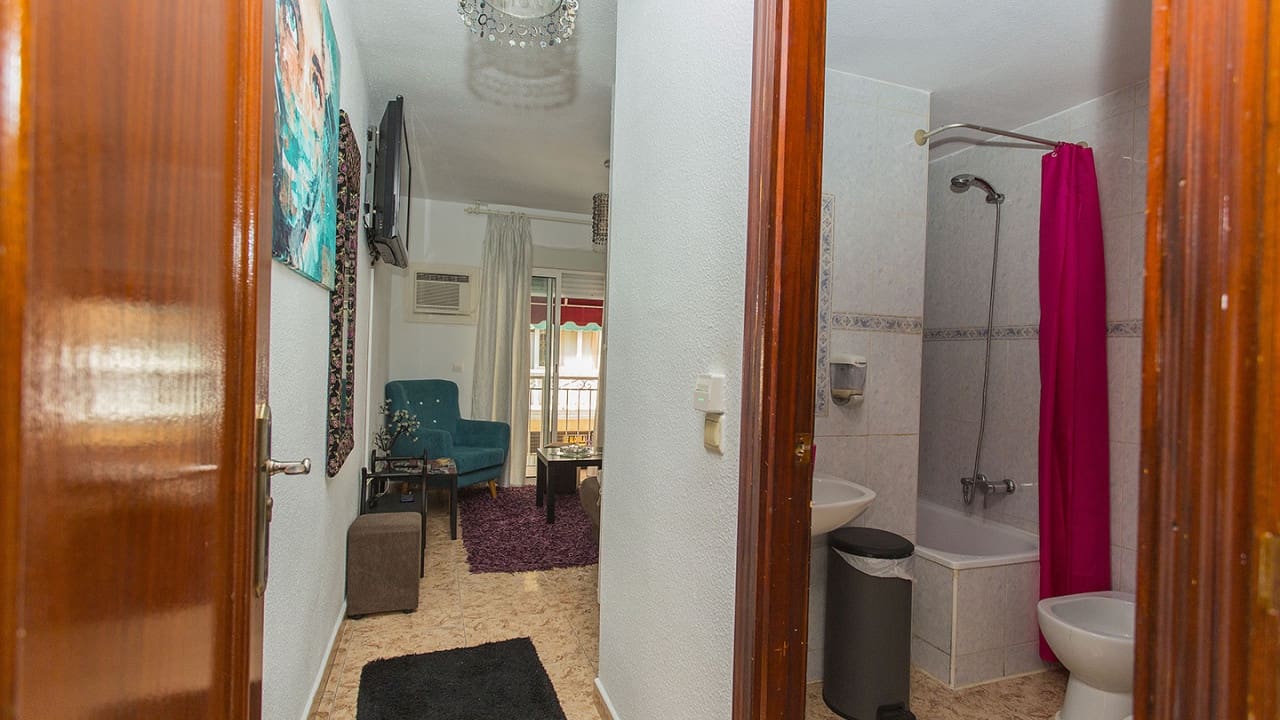 25 quarto Comercial para venda em Torrevieja - 950 000 € (Ref: 8558267)