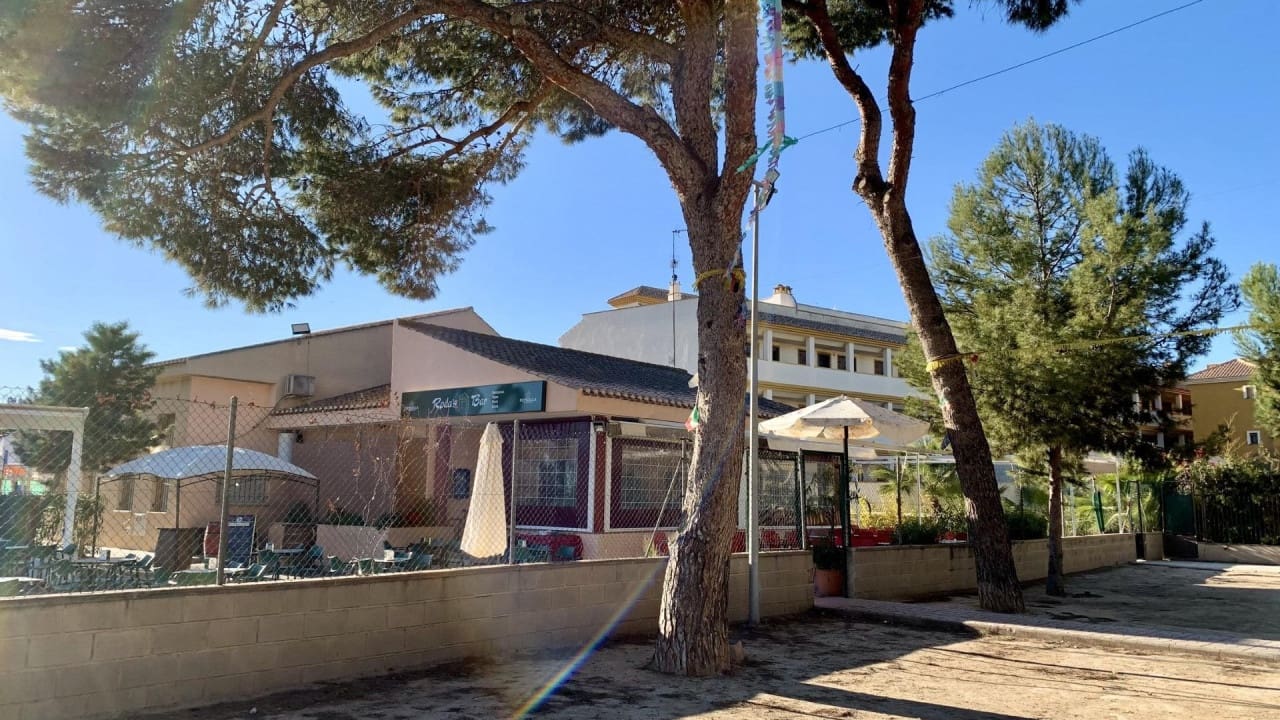 Chalet de 3 habitaciones en Roda en venta con piscina - 349.000 € (Ref: 8561303)