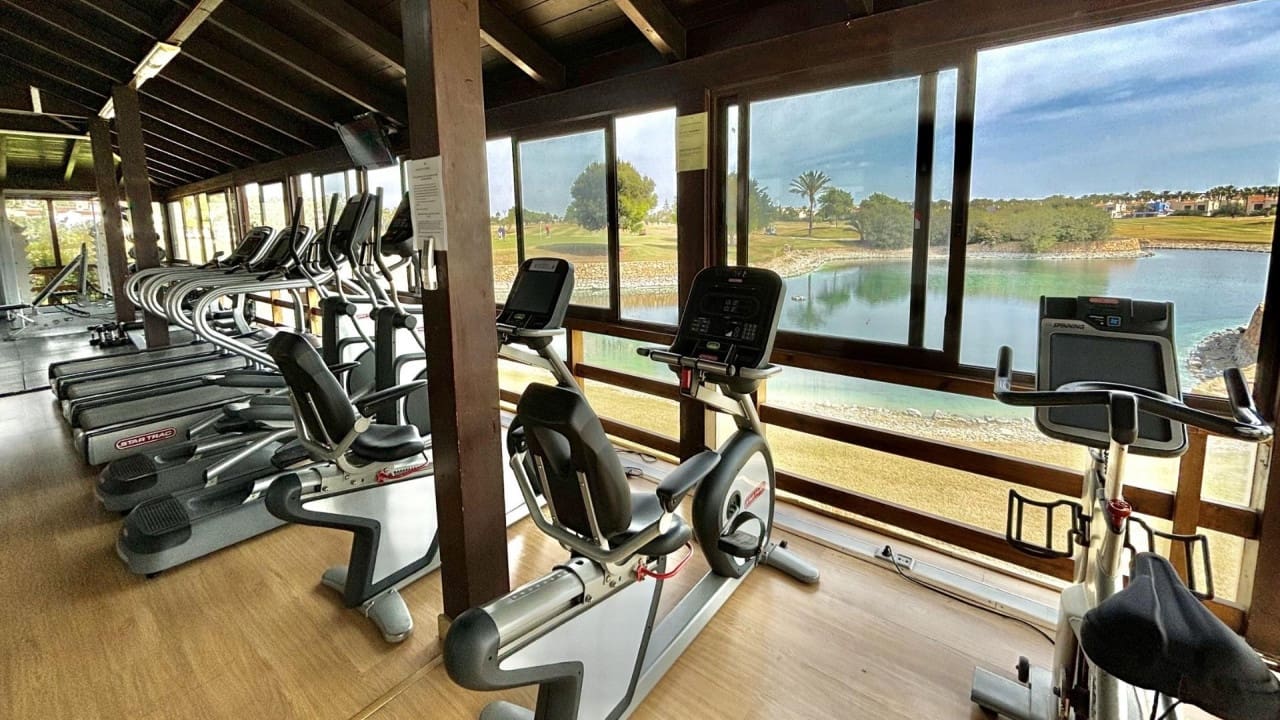 Chalet de 3 habitaciones en Roda en venta con piscina - 349.000 € (Ref: 8561303)