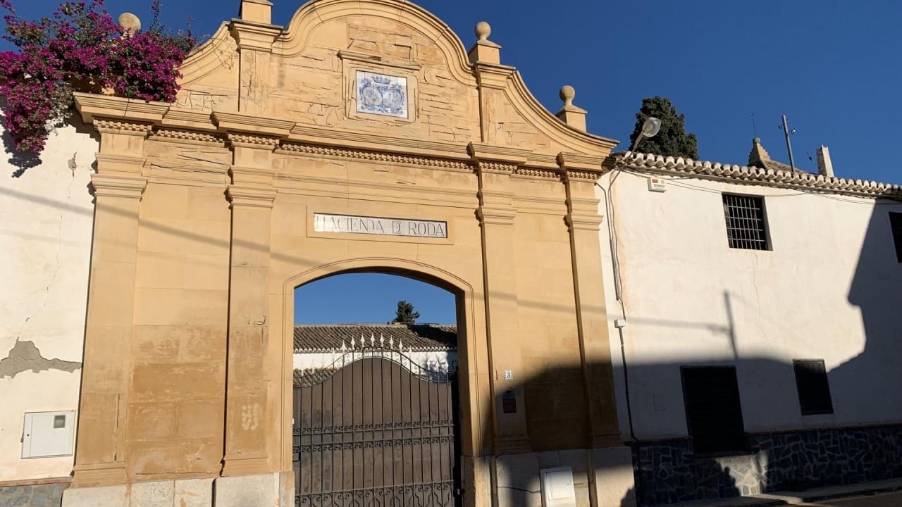 Chalet de 3 habitaciones en Roda en venta con piscina - 349.000 € (Ref: 8561303)