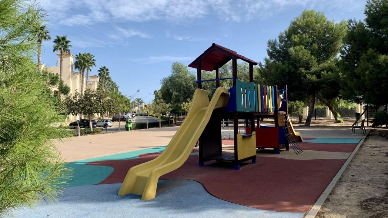 Chalet de 3 habitaciones en Roda en venta con piscina - 349.000 € (Ref: 8561303)