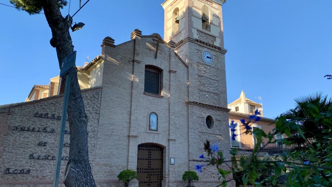 Chalet de 3 habitaciones en Roda en venta con piscina - 349.000 € (Ref: 8561303)