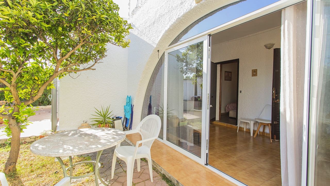 2 bedroom Villa for sale in Orihuela Costa with garage - € 175,000 (Ref: 8562303)