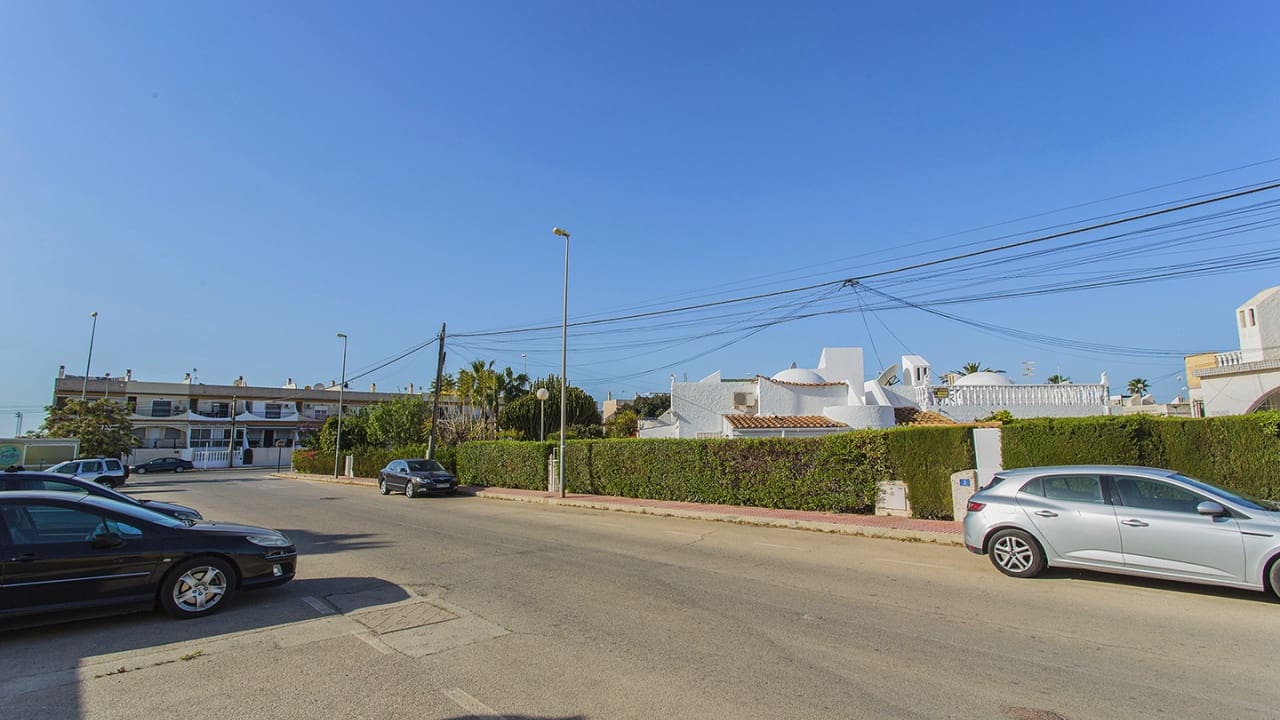 2 bedroom Villa for sale in Orihuela Costa with garage - € 175,000 (Ref: 8562303)