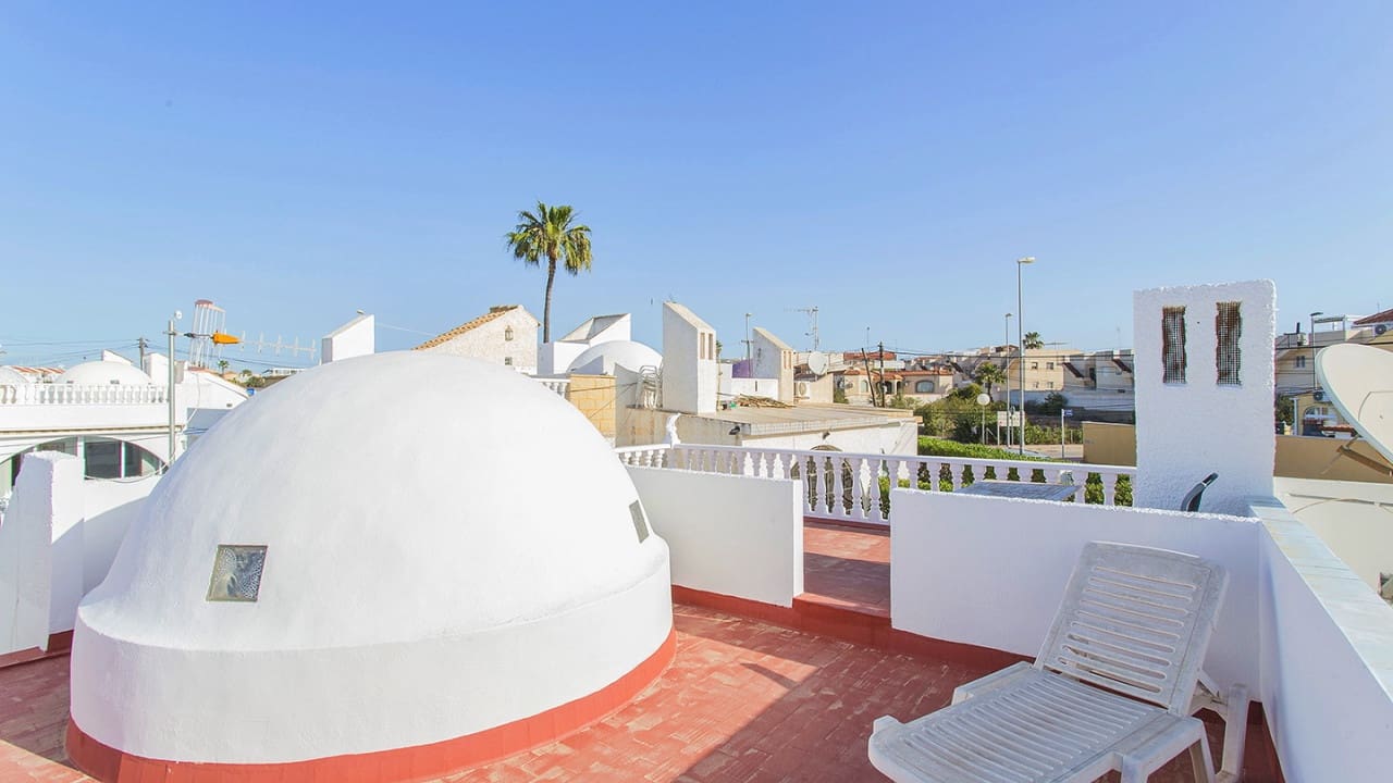 2 bedroom Villa for sale in Orihuela Costa with garage - € 175,000 (Ref: 8562303)