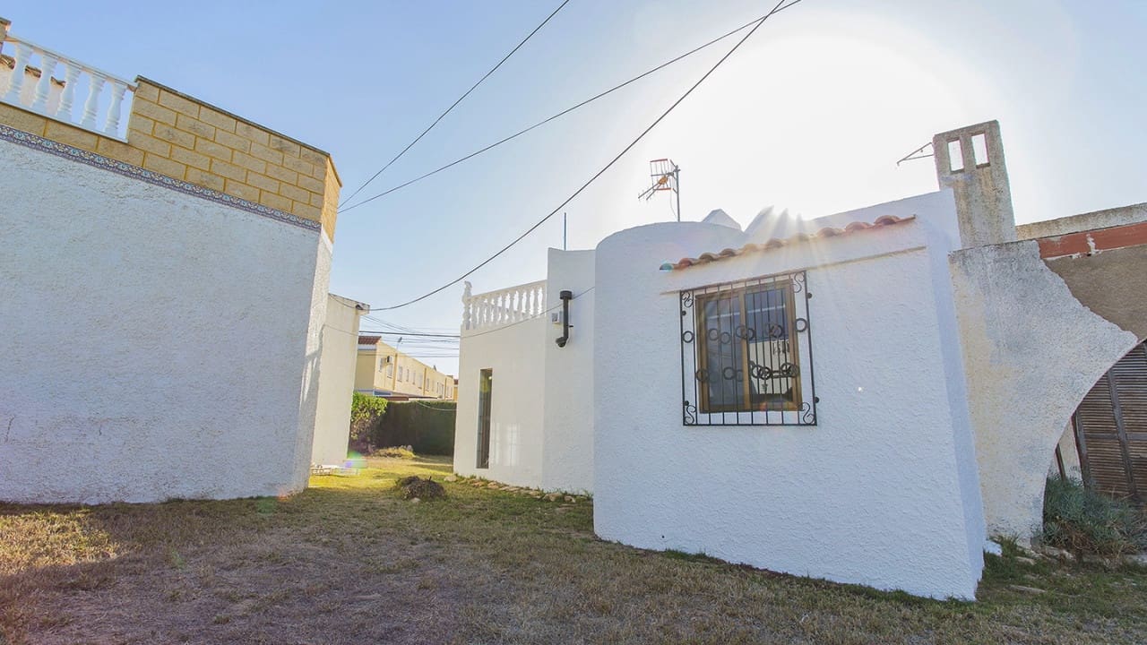 2 bedroom Villa for sale in Orihuela Costa with garage - € 175,000 (Ref: 8562303)