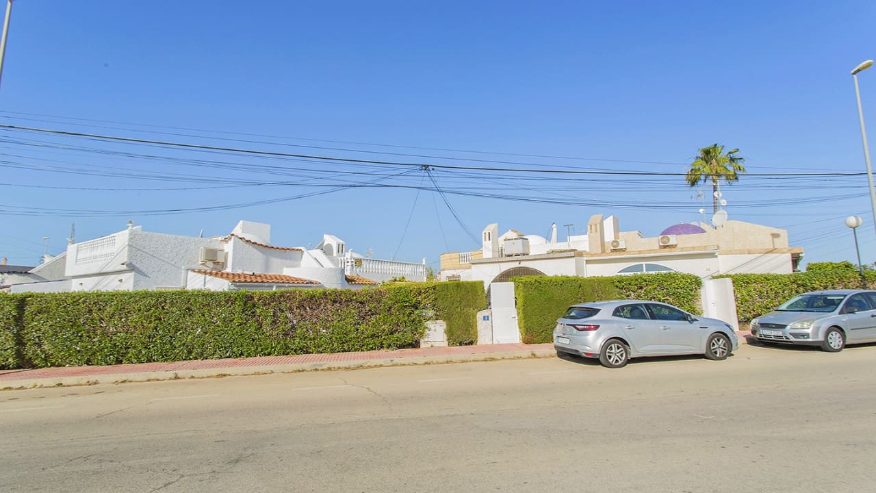2 bedroom Villa for sale in Orihuela Costa with garage - € 175,000 (Ref: 8562303)